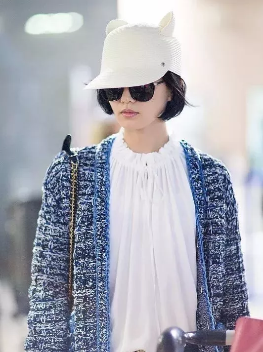 今年秋冬最chic！原來短發(fā)和帽子這么配?。? border=